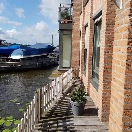 Lakeside Luxury Lägenhet